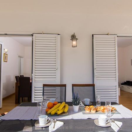 Villa Relax - Beautiful Apartment With Heated Saltwater Pool & Jacuzzi Kastela Bagian luar foto