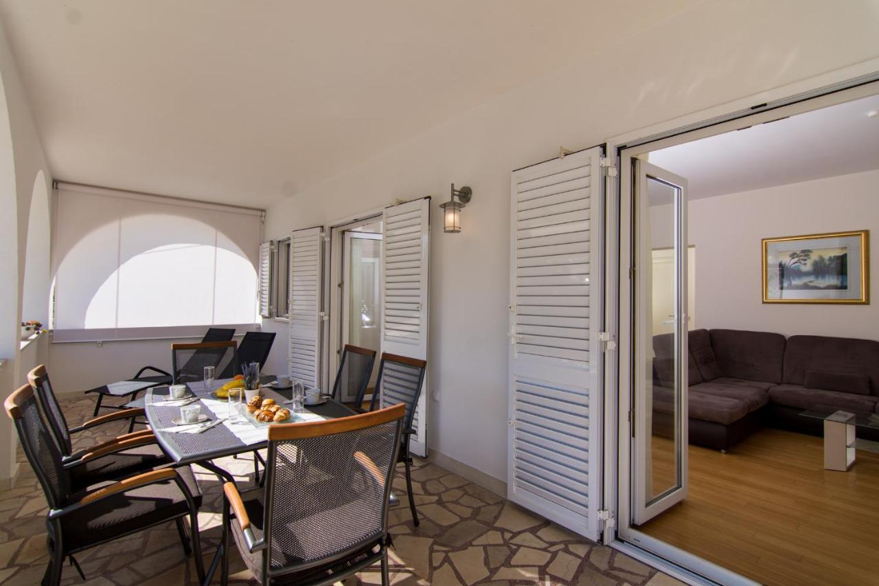 Villa Relax - Beautiful Apartment With Heated Saltwater Pool & Jacuzzi Kastela Bagian luar foto